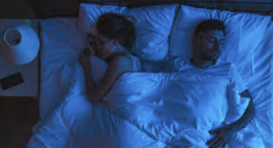consejos prácticos y respaldados por la ciencia para dormir mejor y más rápido creando un ambiente ideal para dormir